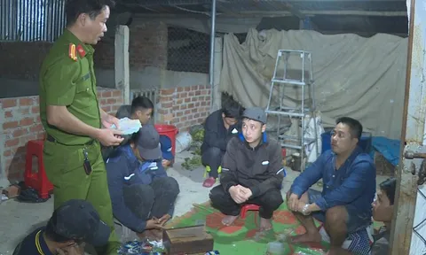 Bắt nhóm đánh bạc có thuê người cảnh giới